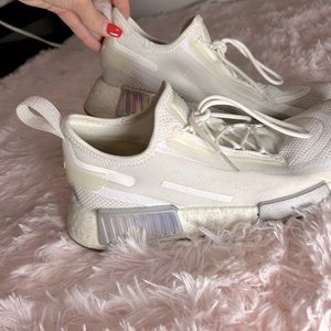 Women’s Adidas tennis shoes